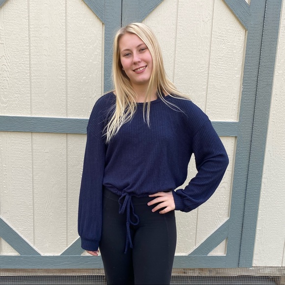 Hollister tie front crop sweater - Picture 3 of 6